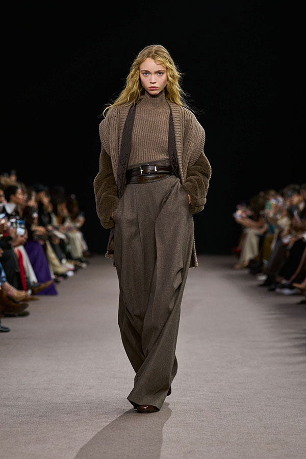 Max Mara Fall/Winter 2025 Fashion Show - Hazelnut Brown Look with Turtleneck and Belt.